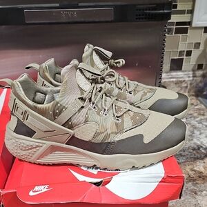 Nike Air Hurache Utility Khaki